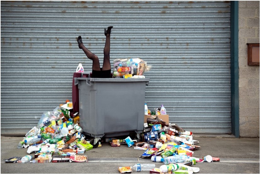Timbun sampah 4 tahun, fotografer ini ciptakan 11 karya penuh makna