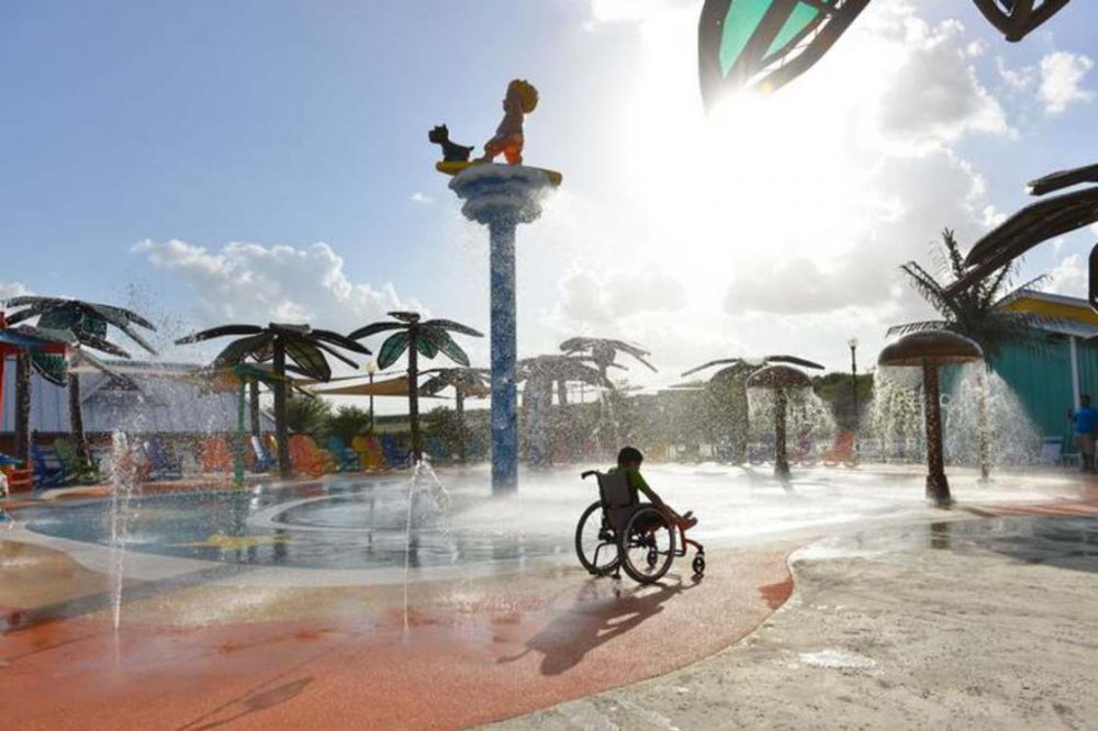 Pertama dibangun, taman bermain air ini ramah bagi anak difabel
