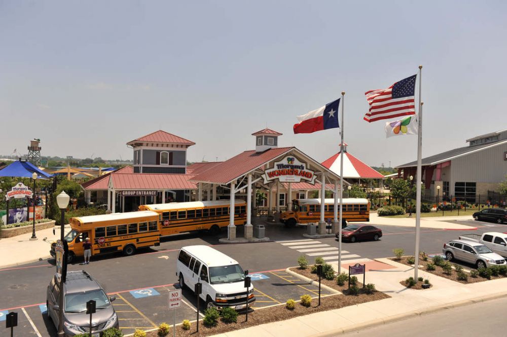 Pertama dibangun, taman bermain air ini ramah bagi anak difabel