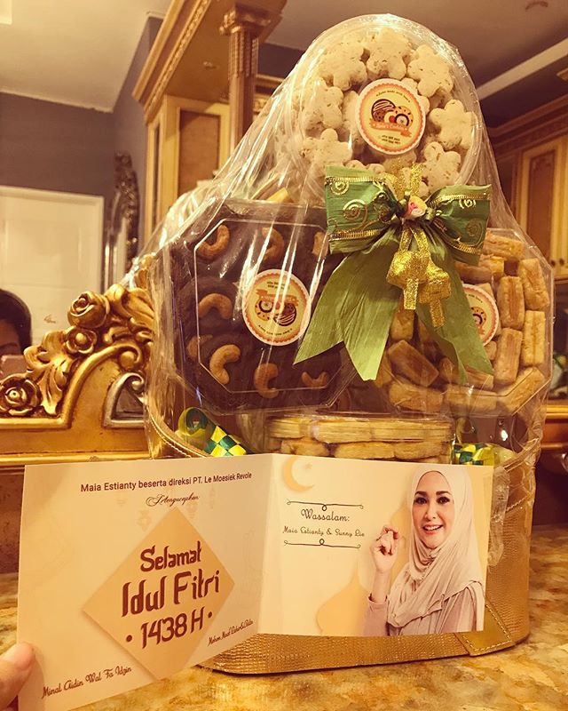 Begini potret 8 artis yang saling berkirim bingkisan lebaran