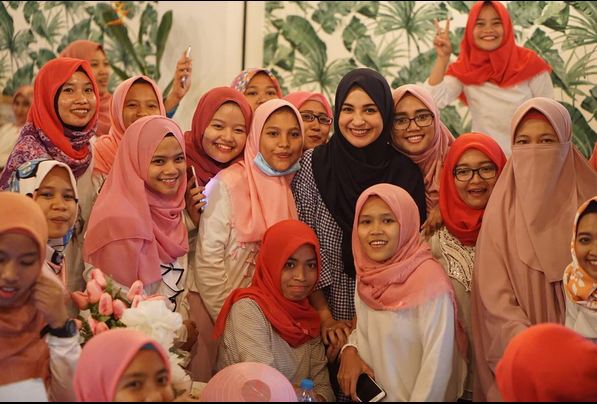 Manfaatkan momen puasa, 5 selebriti ini adakan buka bersama fansnya