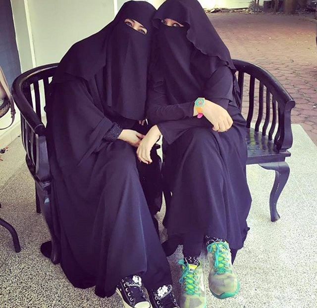 6 Potret penampilan Pipik Dian Irawati yang kini kenakan cadar