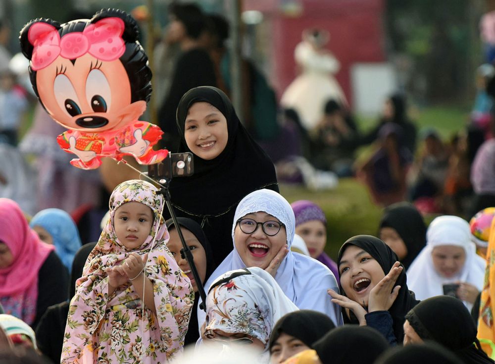 10 Potret suasana Idul Fitri dari berbagai negara, penuh kebahagiaan