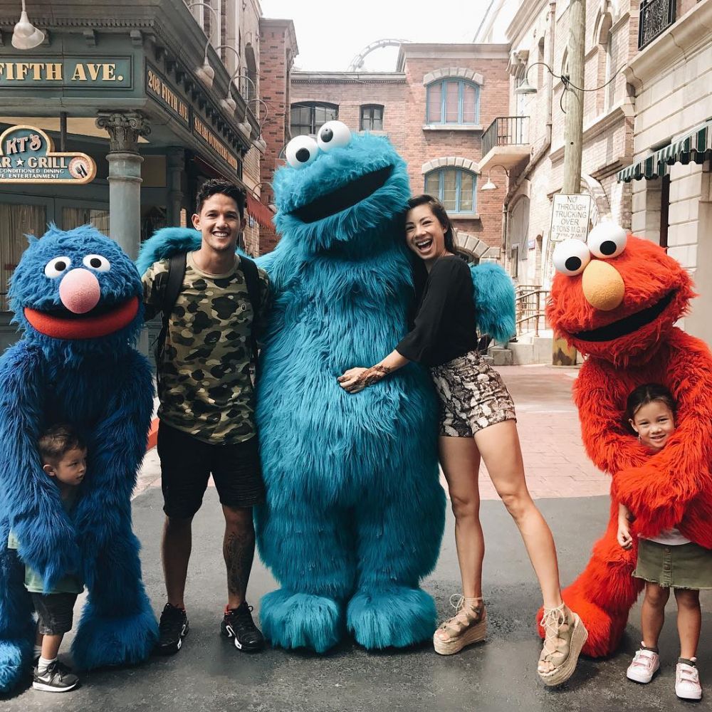 6 Potret liburan Irfan & Jennifer Bachdim rayakan lebaran di Singapura