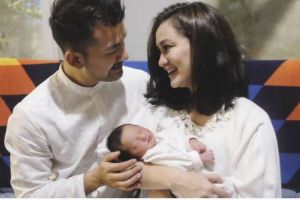 Sang istri melahirkan, Rio Dewanto langsung berpredikat hot daddy