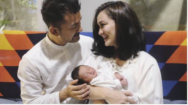 Sang istri melahirkan, Rio Dewanto langsung berpredikat hot daddy