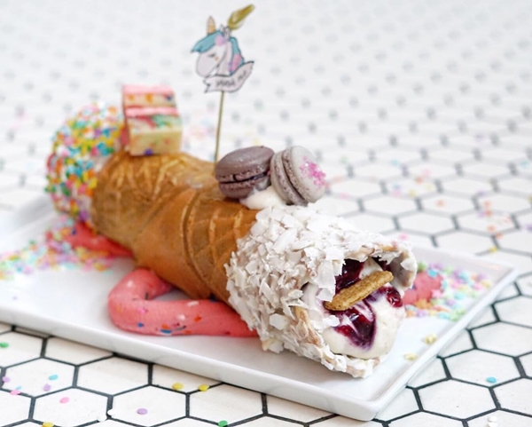 Unicorn Cannoli, kuliner kekinian yang ditaburi emas 24 karat