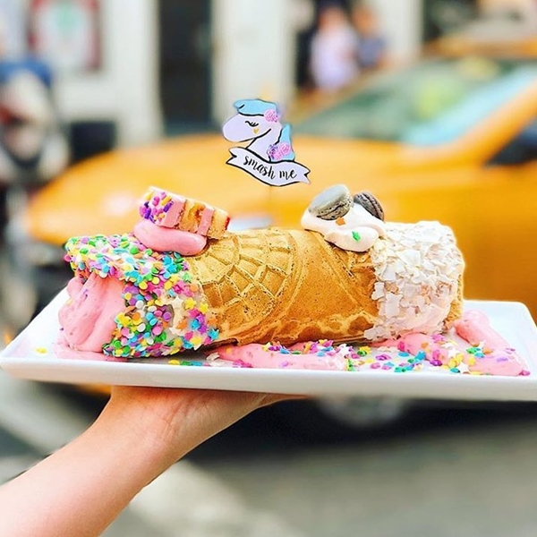 Unicorn Cannoli, kuliner kekinian yang ditaburi emas 24 karat