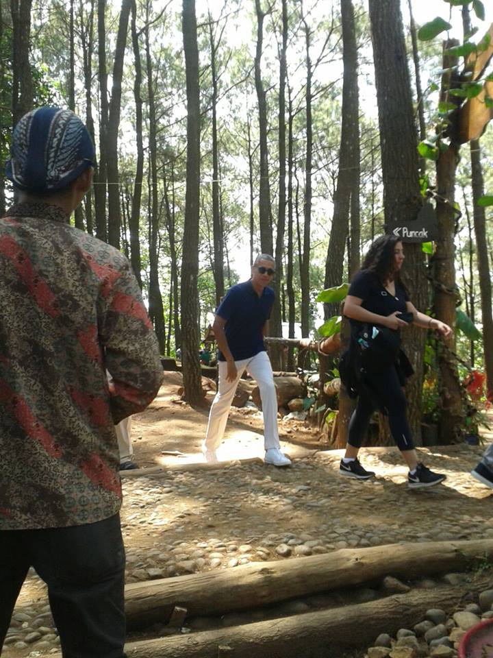 Begini gaya Obama saat piknik ke Pinus Becici Yogyakarta