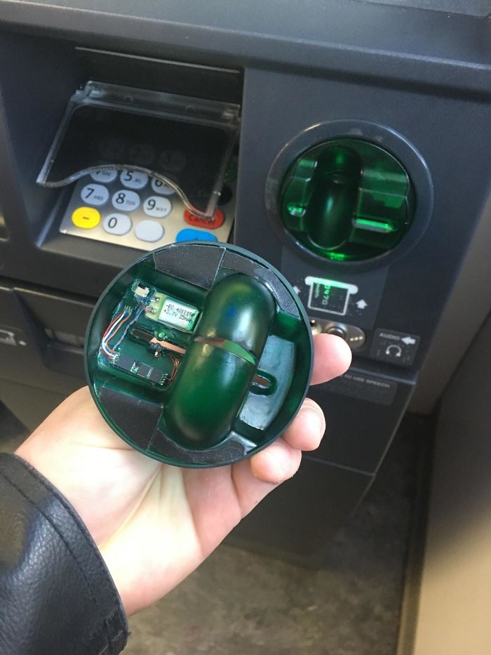 7 Foto modus penipuan yang sering terjadi di ATM