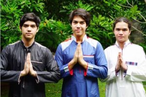 7 Artis tampan ini makin menawan dengan baju koko di momen lebaran