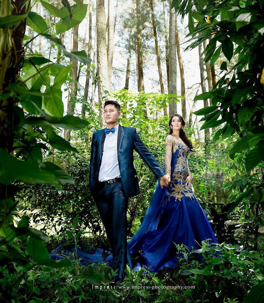 Tampil klasik, 10 seleb ini pilih kenakan kebaya saat prewedding