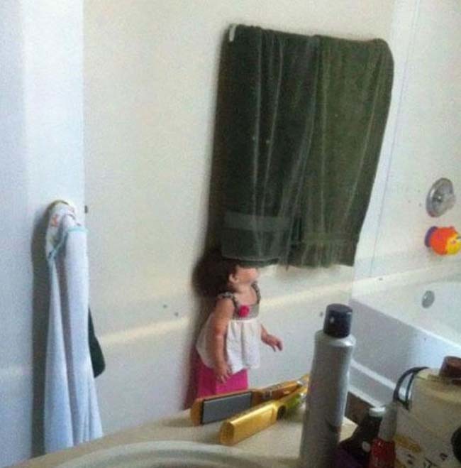 20 Foto kocak anak kecil main petak umpet, pada sembunyi dimana tuh?