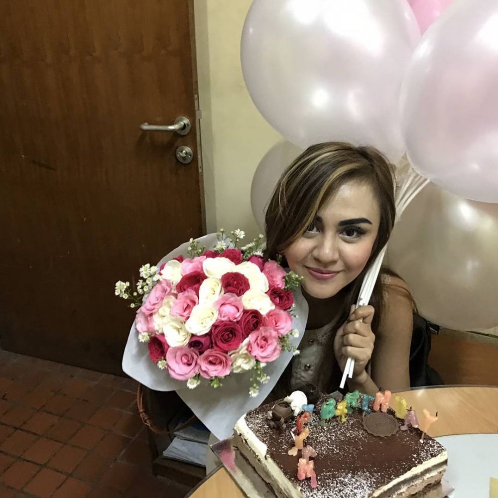 Dera Sagita, presenter cantik Indonesia yang pukau seleb Korea