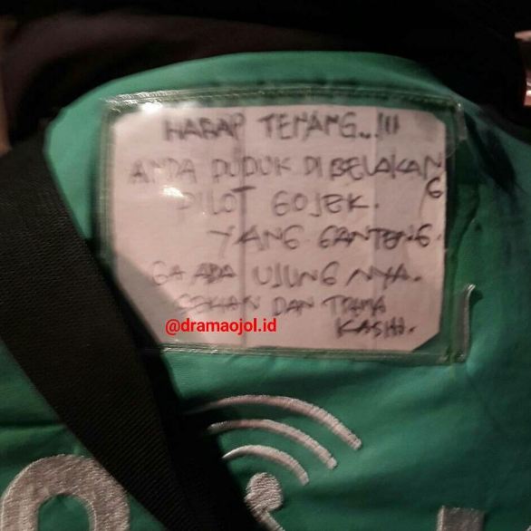 7 Tulisan kocak di jaket driver ojek online ini bikin penumpang ngakak