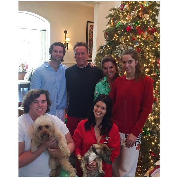 10 Foto Katherine, putri Arnold Schwarzenegger yang milih jadi penulis