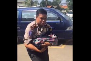 Salut, polisi bantu persalinan pemudik di tol Cipali