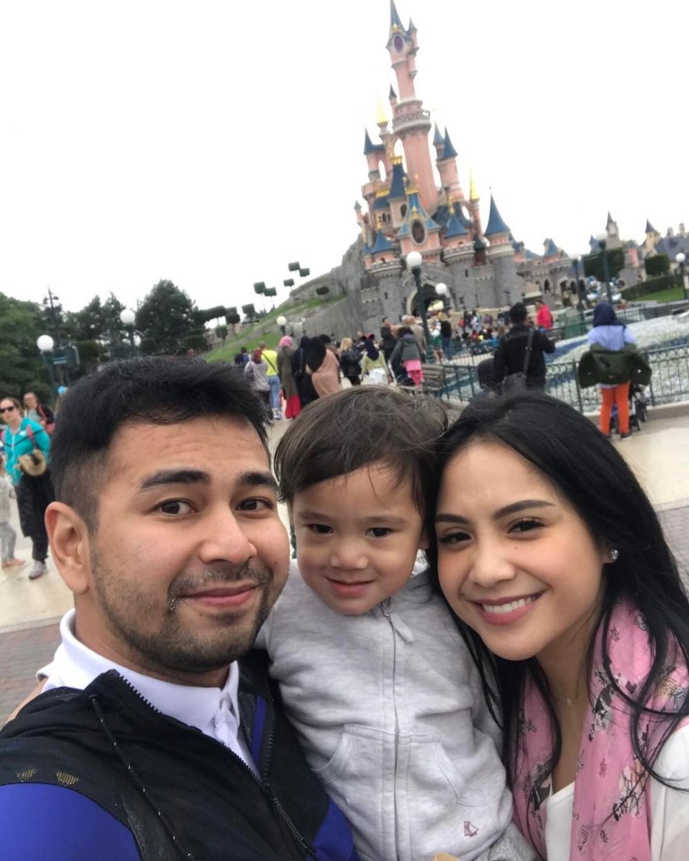 11 Foto liburan seru ala Raffi Ahmad dan Nagita Slavina, harmonis nih