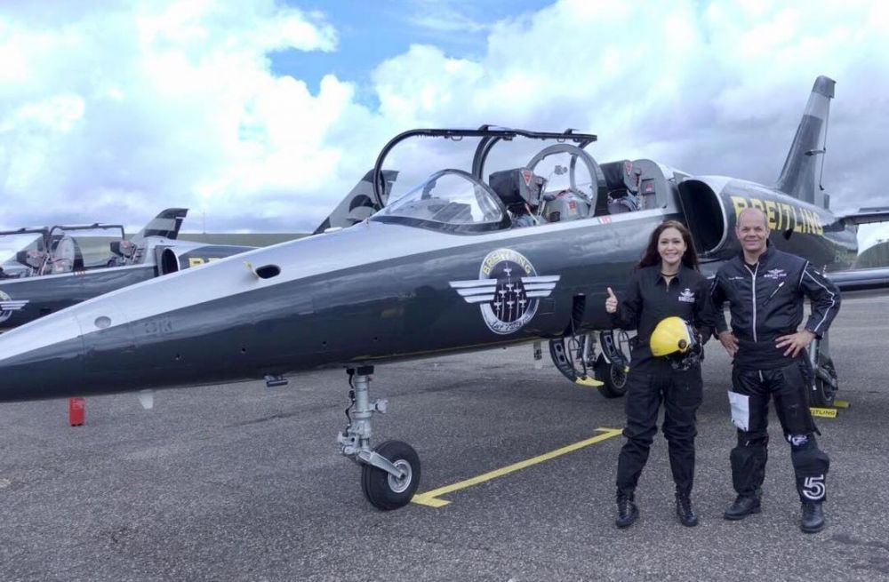 8 Foto Maia Estianty naik jet tempur di Prancis, nyalinya top banget!