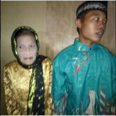 Ini 8 foto pernikahan remaja 16 tahun & nenek 71 tahun yang jadi viral