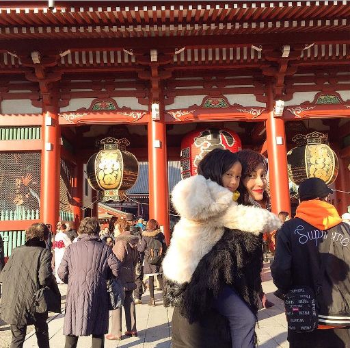 10 Foto kekompakan Artika Sari Devi dan dua putrinya ini sweet abis