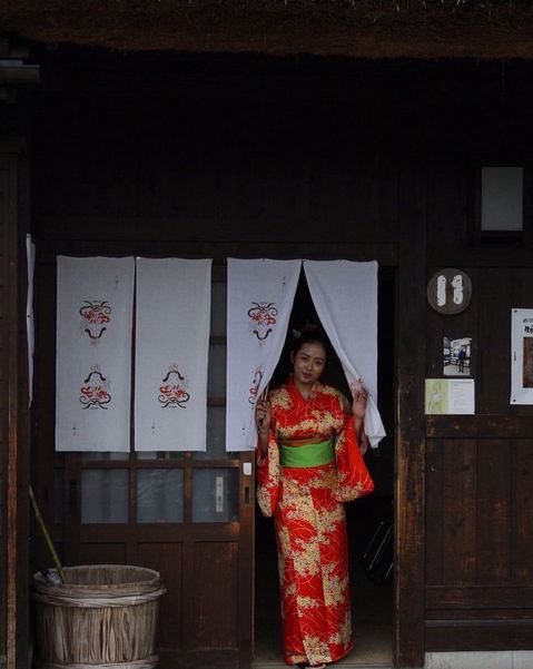 10 Foto liburan Soimah & keluarga yang low profile, tanpa makeup