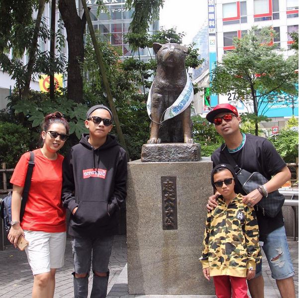 10 Foto liburan Soimah & keluarga yang low profile, tanpa makeup