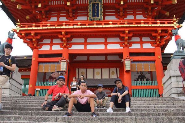 10 Foto liburan Soimah & keluarga yang low profile, tanpa makeup