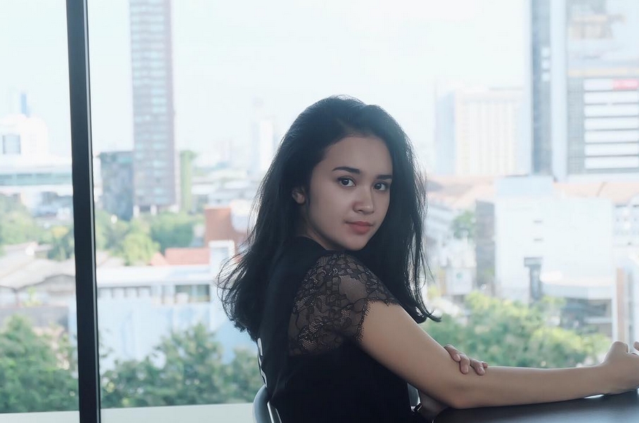 8 Seleb ini ngaku takut naik pesawat, ada 'ritual' unik jika terpaksa