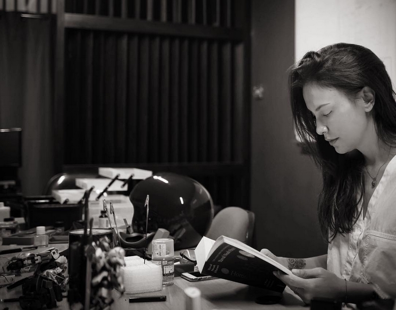 8 Seleb ini ngaku takut naik pesawat, ada 'ritual' unik jika terpaksa