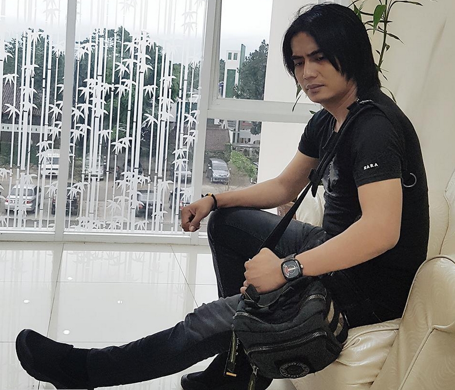 8 Seleb ini ngaku takut naik pesawat, ada 'ritual' unik jika terpaksa