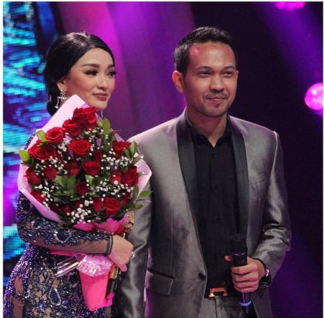 12 Momen mesra Zaskia Gotik dengan kekasih yang akan segera menikah