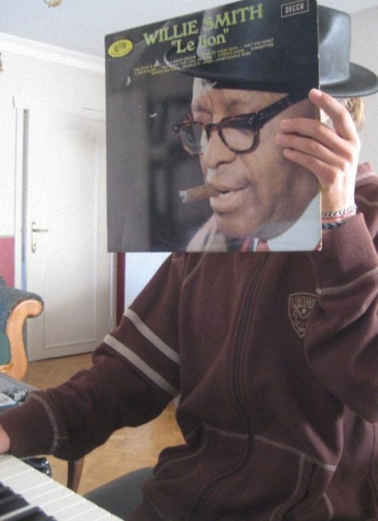 15 Foto tempel wajah ini posisinya pas banget, keren juga kocak 