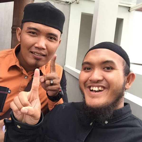 Makin religius, 7 seleb tampan ini rela tinggalkan dunia hiburan