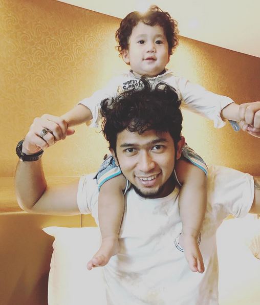 Makin religius, 7 seleb tampan ini rela tinggalkan dunia hiburan