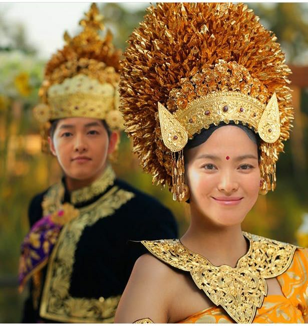 Ini jadinya jika Song-Song Couple menikah pakai 5 baju adat Indonesia