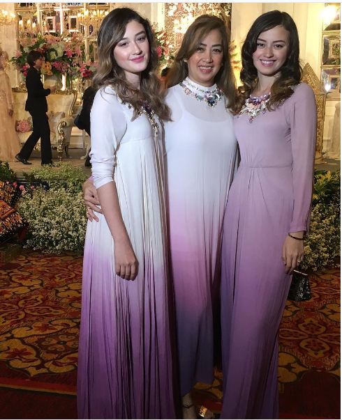 10 Momen kompaknya Kimberly & Natasha Rider, kakak adik suka traveling