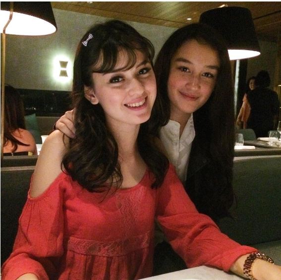 10 Momen kompaknya Kimberly & Natasha Rider, kakak adik suka traveling