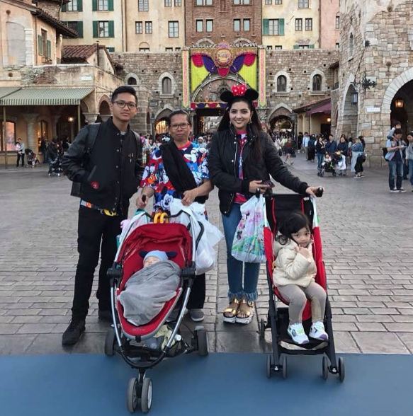 4 Seleb ini ajak ART-nya ikut liburan ke luar negeri, asyik banget ya?