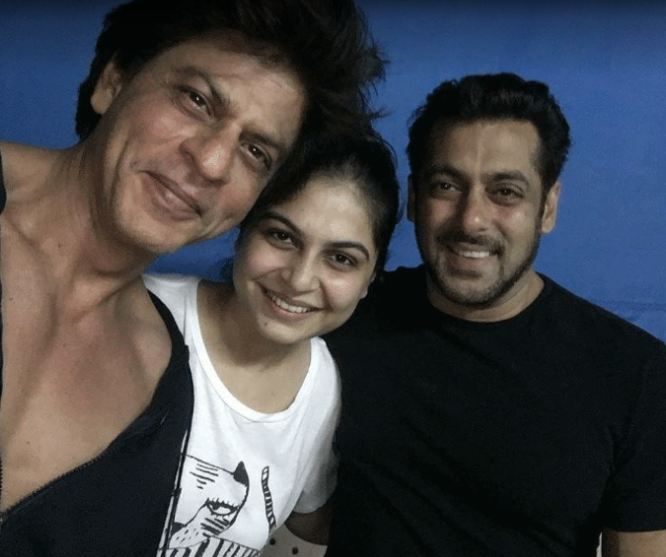Shah Rukh Khan mendadak hadiahi Salman Khan mobil mewah, ini alasannya