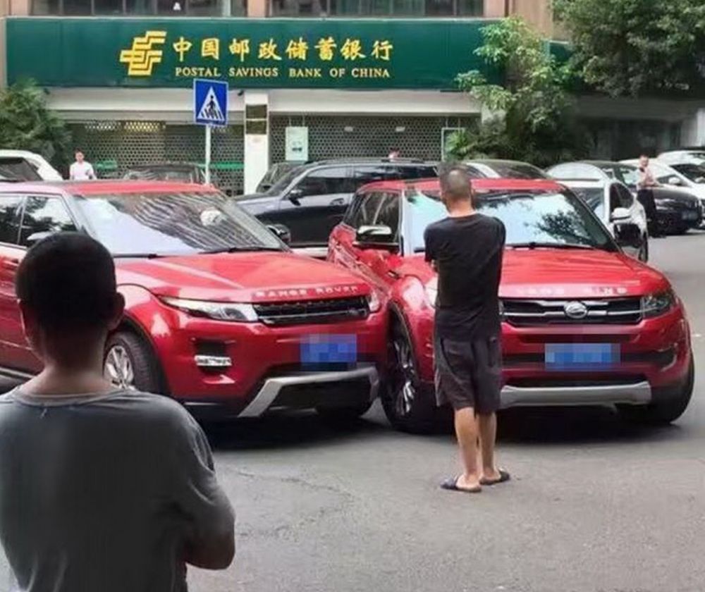 Begini jadinya kalau Range Rover KW dan aslinya bertabrakan, duh