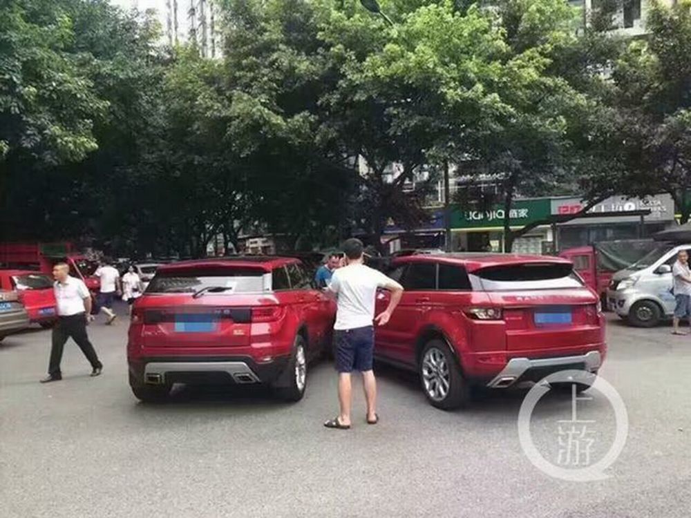 Begini jadinya kalau Range Rover KW dan aslinya bertabrakan, duh