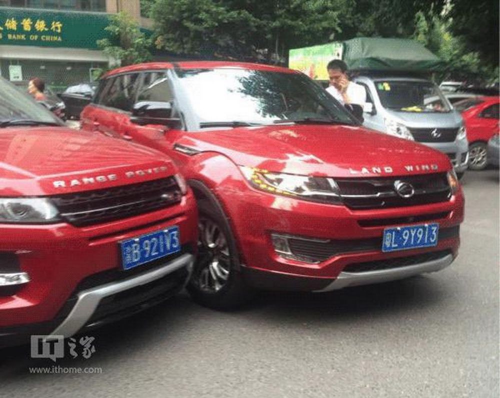 Begini jadinya kalau Range Rover KW dan aslinya bertabrakan, duh