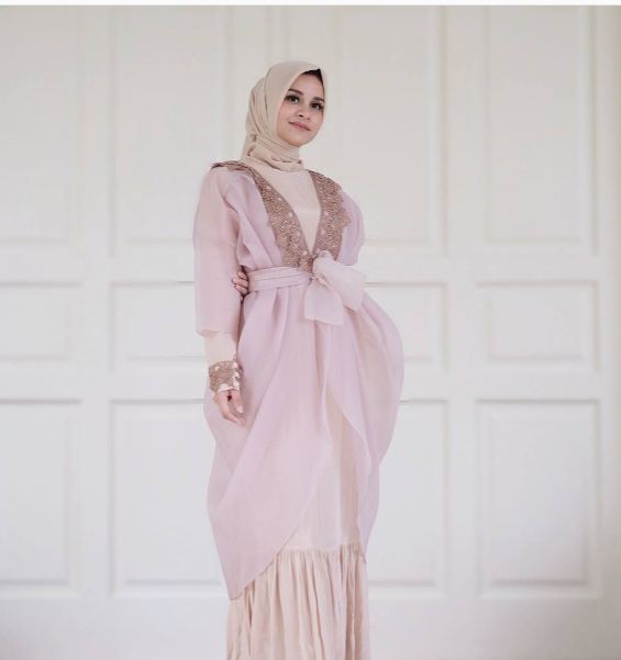 10 Foto cantiknya jebolan Indonesian Idol yang jadi istri Bupati Gowa