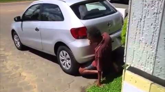 7 Kelainan seks ini absurd abis, ada yang suka jilati gagang pintu