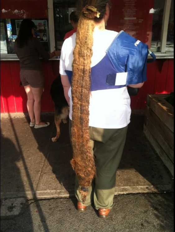 Bukan gimbal biasa, 10 gaya rambut 'mono dreadlock' ini bikin ngeri