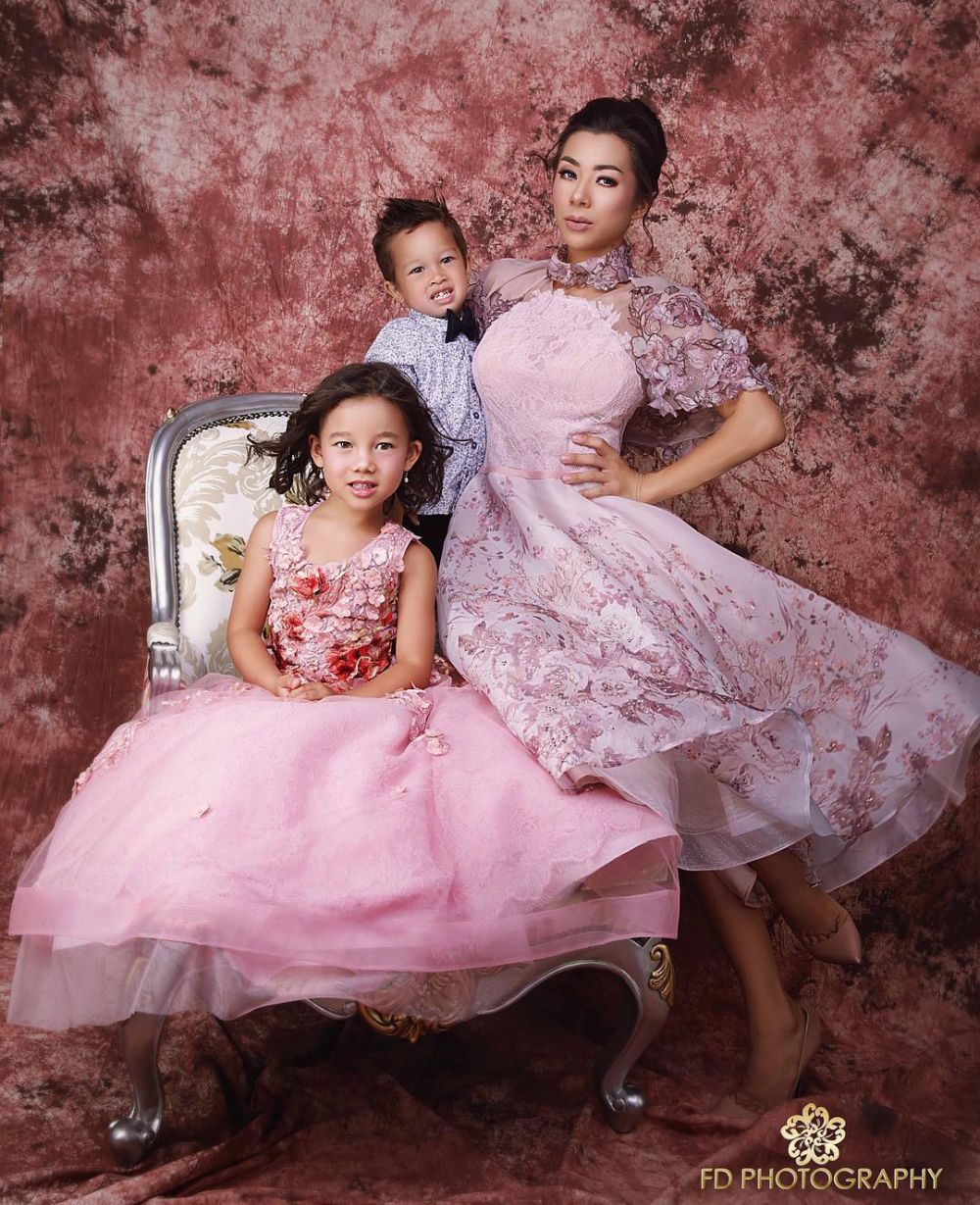 Potret 5 mama muda anggota Gorgeous Mom, geng terbaru milik Jedar