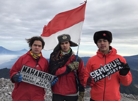 10 Foto Al Ghazali bersaudara daki gunung, taklukkan puncak Mahameru