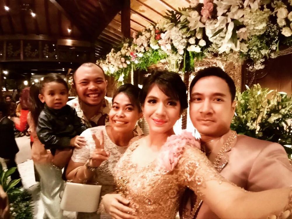 Digelar tertutup, ini 8 potret pernikahan DJ Una dan Irsan Ramadhan