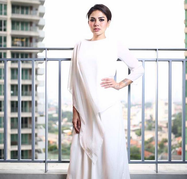 Tetap tegar, 7 selebriti cantik ini bercerai saat berbadan dua